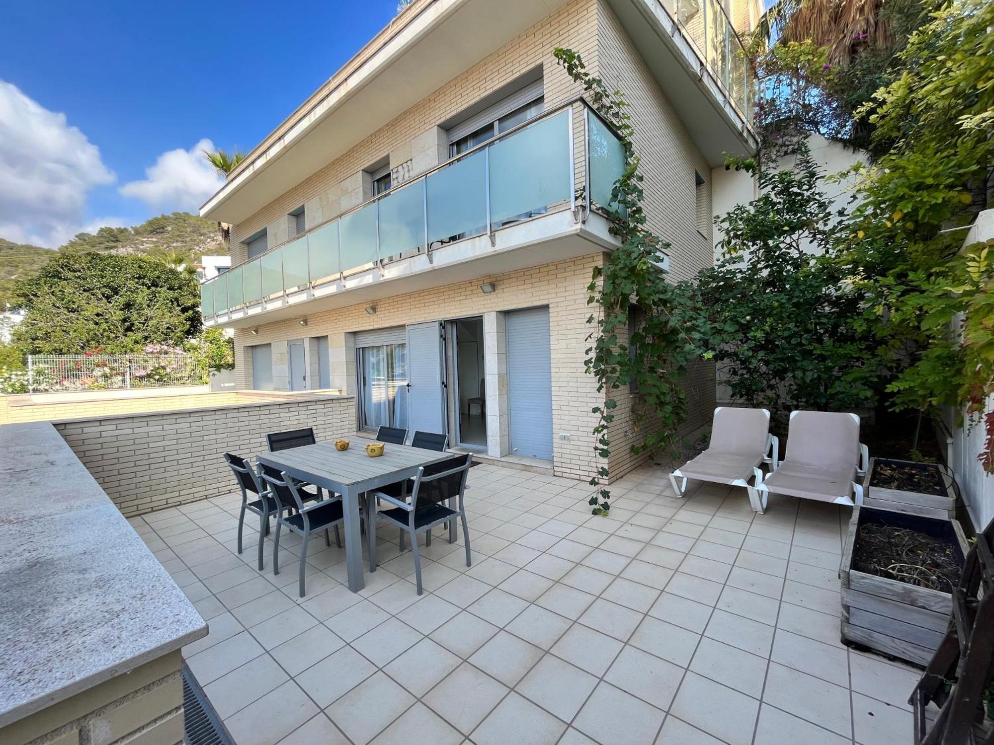 Tranquil Duplex In Sitges, Barcelona,Sea Views, Parking, Terrace Daire Dış mekan fotoğraf